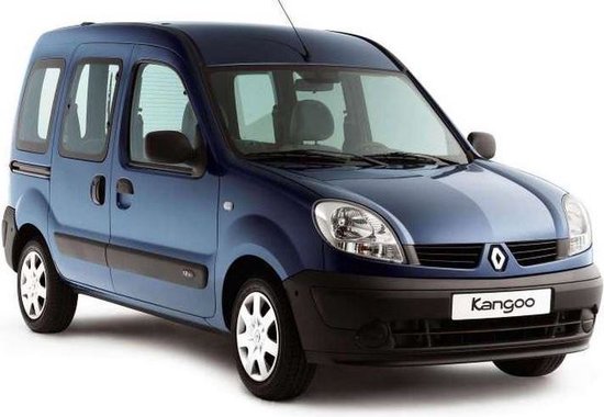 Blauwe Renault Kangoo personenbus geparkeerd op een witte achtergrond.