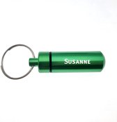 Sleutelhanger - Pillenkoker - Met Naam - Susanne - Medicatie - Identiteitskoker - Groen