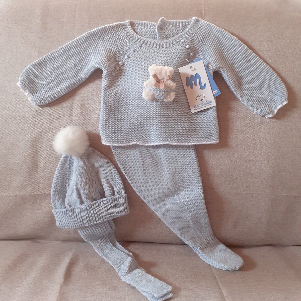 Mac Ilusion Gebreid Baby Pakje 3-dlg | Truitje + broekje + mutsje | 9405 |Nube / zachtblauw |1 maand | maat 56