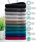 Pile de serviettes dans différentes couleurs : noir, gris, blanc, beige, taupe, vert, turquoise, bleu, fuchsia.
