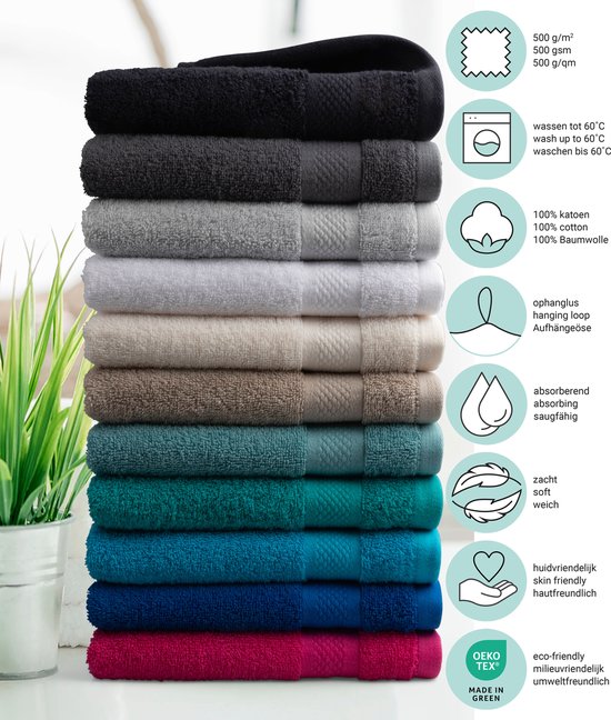 Pile de serviettes dans différentes couleurs : noir, gris, blanc, beige, taupe, vert, turquoise, bleu, fuchsia.