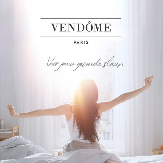 Femme s'étirant au lit avec la lumière du soleil. Vendôme Paris : pour votre sommeil sain.