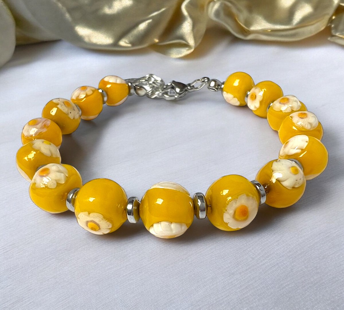 Corte Murrina - Murano glas armband - 'San Remo' Moutarde Giallo - Geel - Wit - Gebloemd - 21cm - Exclusief bij Bella Murano