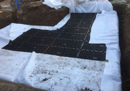 Toile non tissée anti-racines - Toile de sol - Toile de répartition de pression géotextile - Non-tissé de drainage Geovlie - Non-tissé de jardin - perméable à l'eau -6 x 1,50 m - 120 gr par m