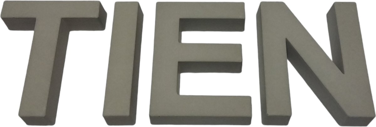 Betonnen letters. Huisnummer TIEN 20 cm hoog