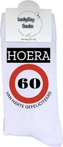 60 jaar Sokken - Gefeliciteerd - Jarig - Verjaardag - Grappige cadeau - Cadeau voor vrouw man - Kado - Verjaardags sokken - Verjaardags cadeau - Sokken waar je vrolijk van wordt - Maat 37-44