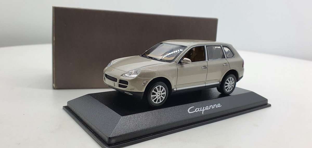 Porsche Cayenne Turbo 2002 - 1/43 Minichamps - 299560