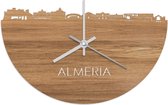 Skyline Klok Almeria Eikenhout - Ø 40 cm - Stil uurwerk - Wanddecoratie - Meer steden beschikbaar - Woonkamer idee - Woondecoratie - City Art - Steden kunst - Cadeau voor hem - Cadeau voor haar - Jubileum - Trouwerij - Housewarming - WoodWideCities