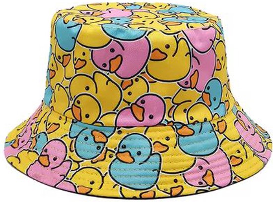 Gele bucket hat met een print van gele, blauwe en roze badeendjes.