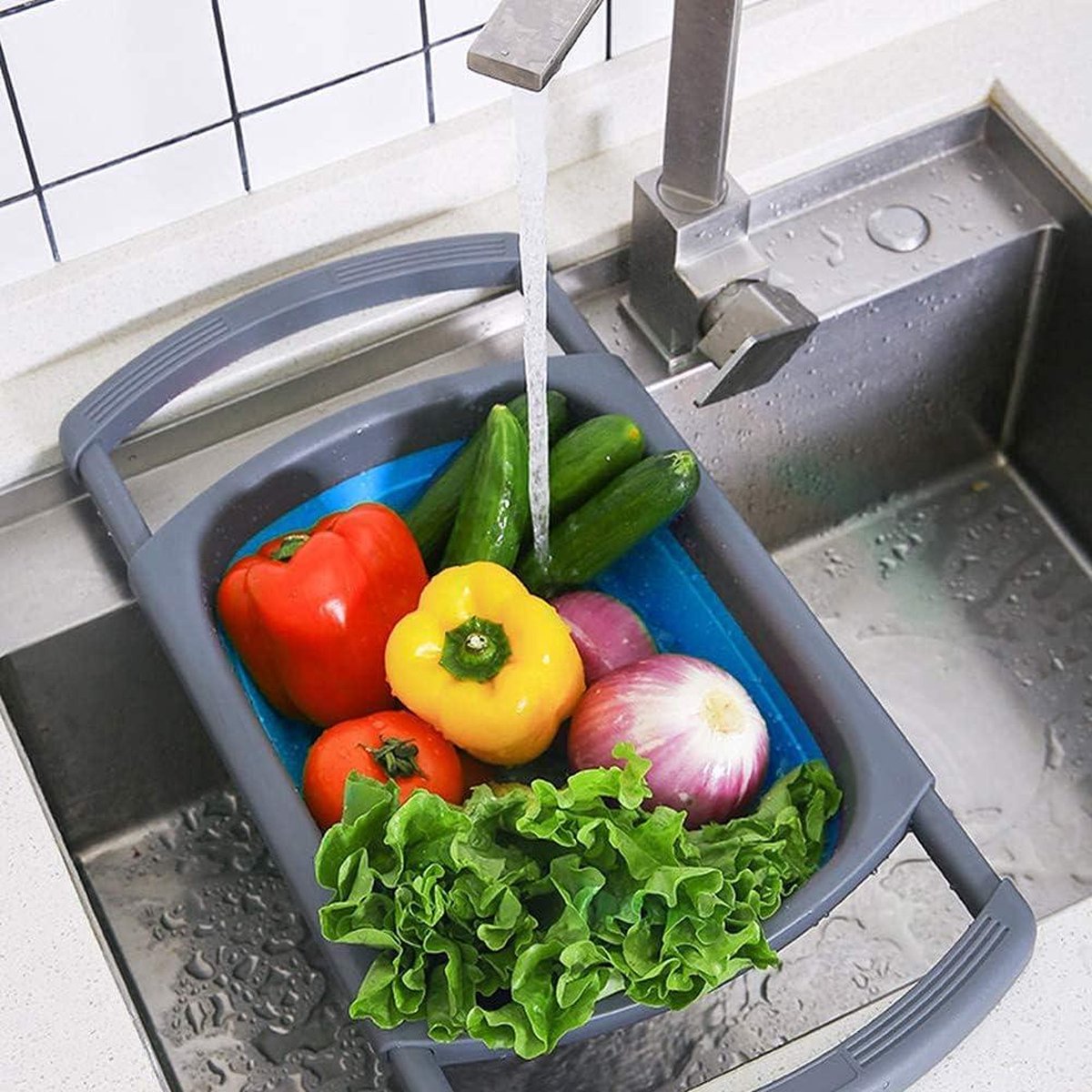 Opvouwbaar siliconen vergiet met uitschuifbare handgrepen voor gootsteen zeef voor pasta groenten en fruit in de kleur blauw