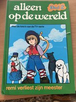 Boekomslag met een tekening van een jongen met een hoed, die door een lucht met wolken loopt met twee honden en een paard.