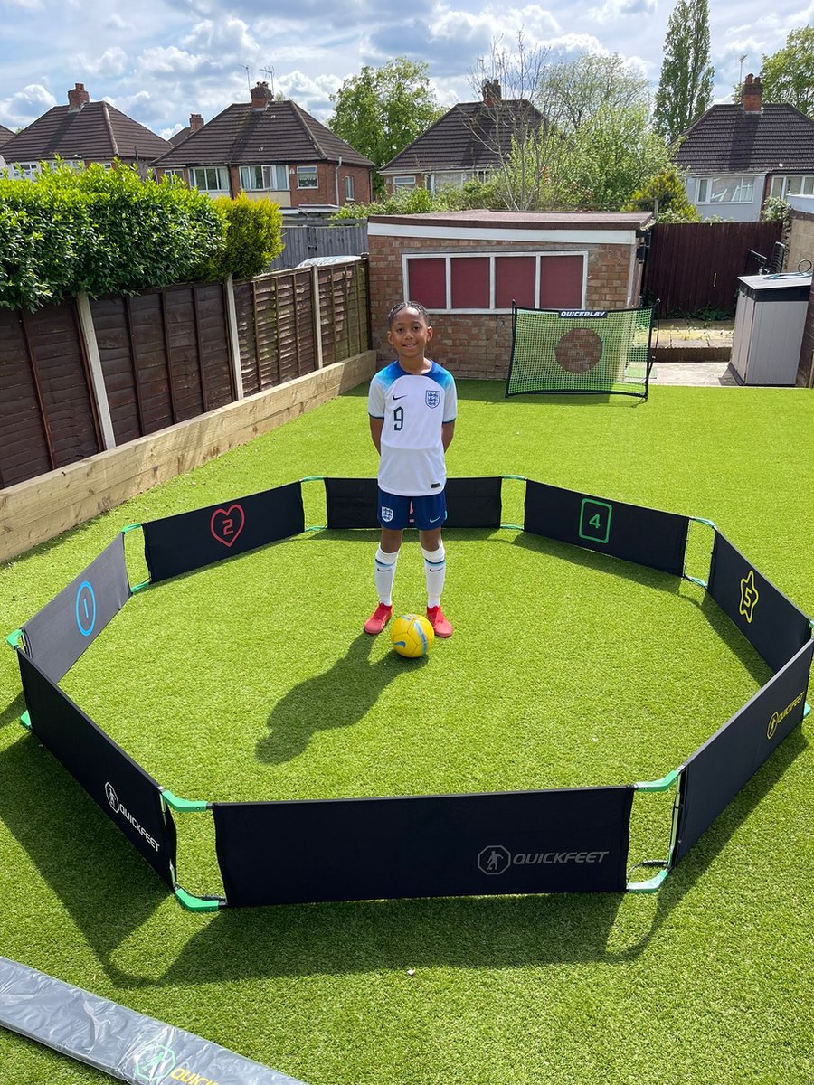 QUICKFEET Play - inclusief App - interactief - 10 games - trainen in de tuin