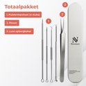 Zilverkleurige mee-eter verwijderaar set met 4 lepels en een pincet in een luxe opbergkoker.