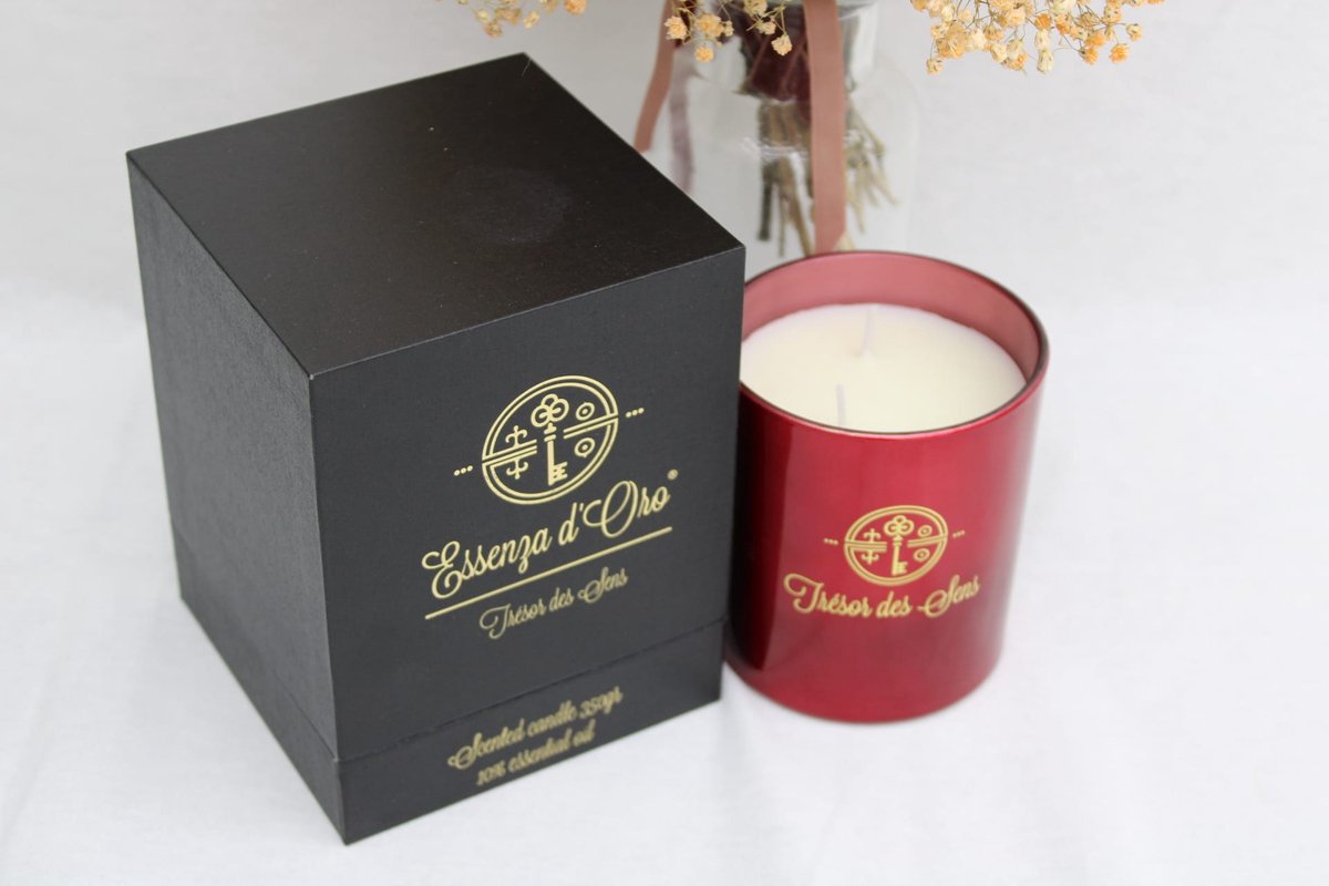 Luxe geurkaars - Jardin Blanc - 340 gram - 2 lonten - brandtijd 45 uur -Essenza d'Oro - Trésor des Sens - sojawas - bijenwas - natuurlijk - paraffine vrij - kaars cadeau vrouw - kaarsen wellness - luxueuze verpakking - witte bloemen en elegantie