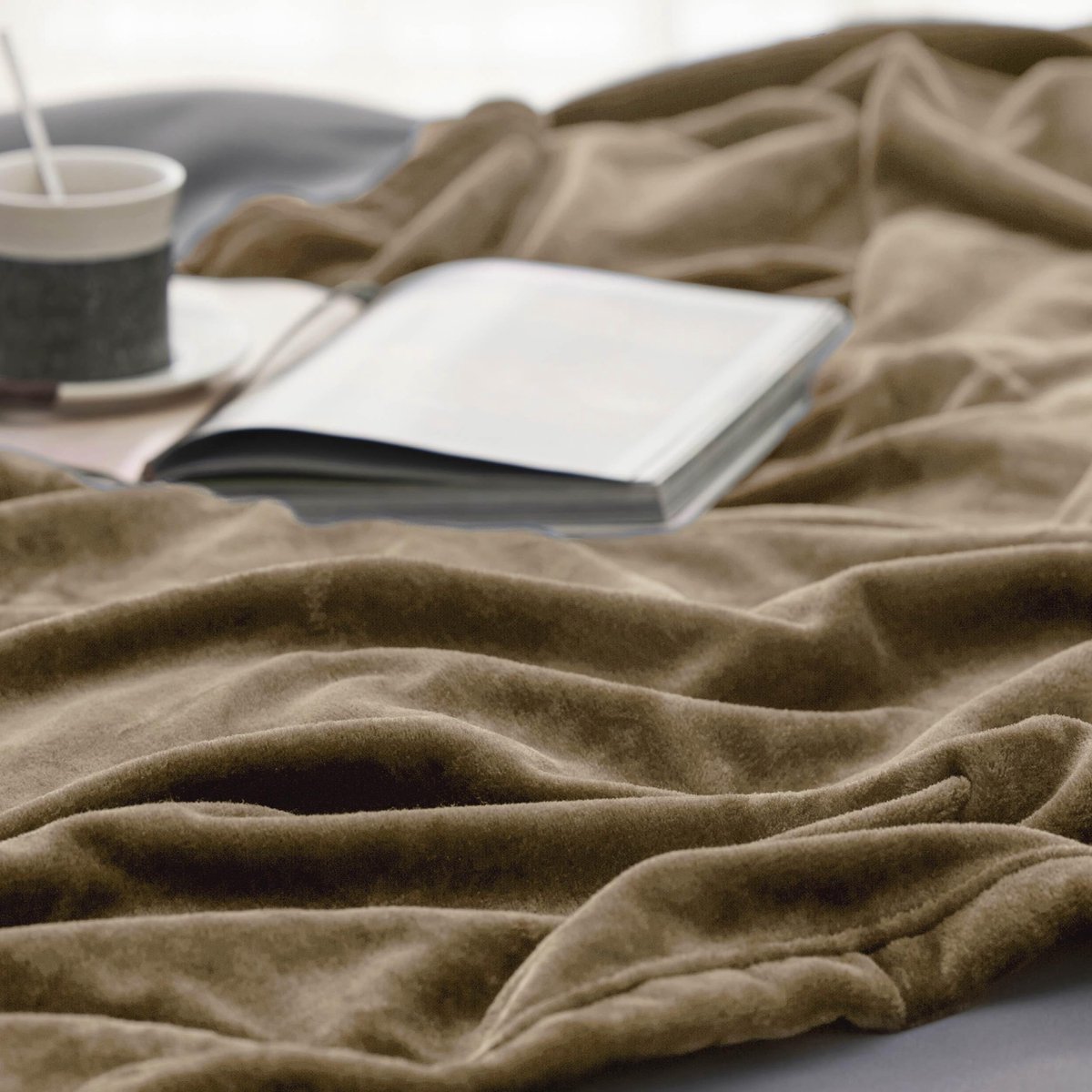 Ibenzoa Superzachte en Warme Flanellen Fleece Deken voor Thuisgebruik en Buitenshuis Comfort bruin