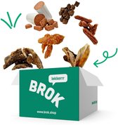 Verschillende soorten hondenvoer vliegen uit een open BROK doos.