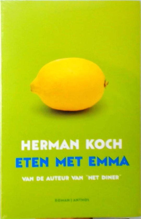 Livre 'Eten met Emma' de Herman Koch sur fond vert vif avec un citron.