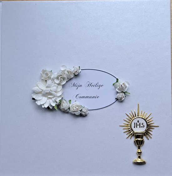 Wit gastenboek voor communie met bloemen en "Mijn Heilige Communie" tekst, inclusief gouden monstrans met IHS-symbool.