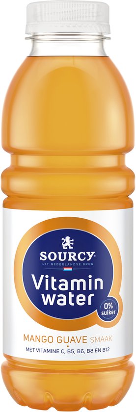 Fles Sourcy Vitamin water mango guave smaak, 500ml. Oranje drank met blauw-oranje etiket, 0% suiker.