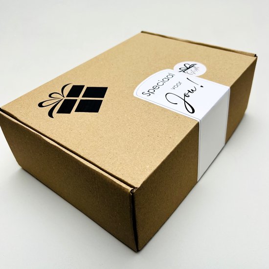 Baby cadeau box - Gepersonaliseerde baby borstel en kam van hout met naam - Baby geschenkset - Nijntje shampoo - Kraamcadeau - Zwangerschap cadeau - Babyshower - Badset Jungle - Luxe baby giftbox - Baby borstel set met naam — afbeelding 3