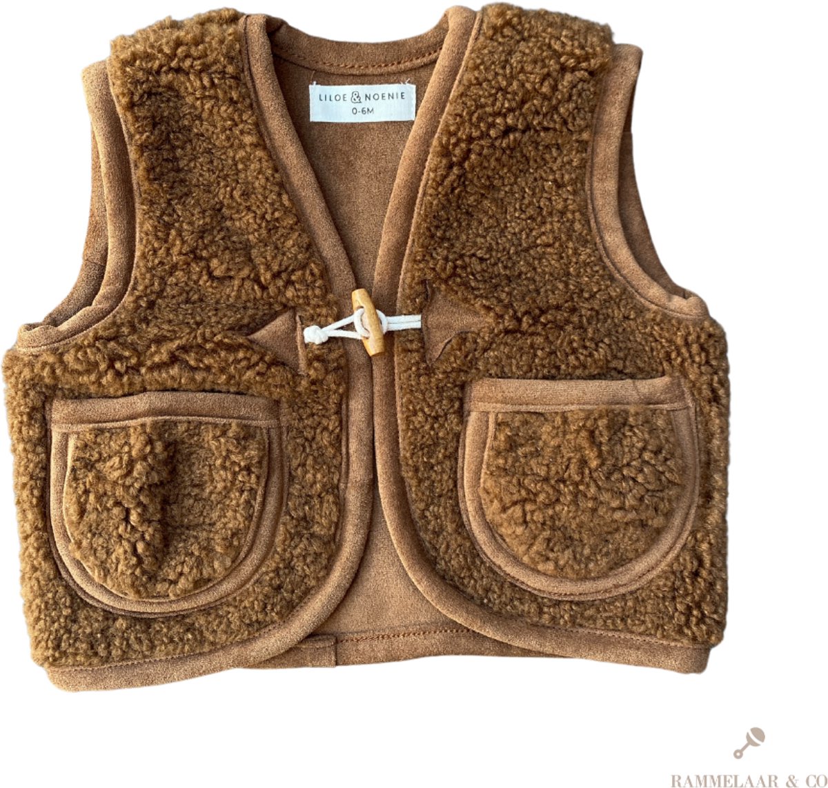 Rammelaar&Co Teddy Vest – Baby Bodywarmer – Zacht Katoen – Warme Voering – Houten Sluiting – Bruin – 0-6 maanden