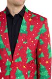 Rode blazer met kerstboomprint, groene bomen en gele sterren, close-up van de revers.