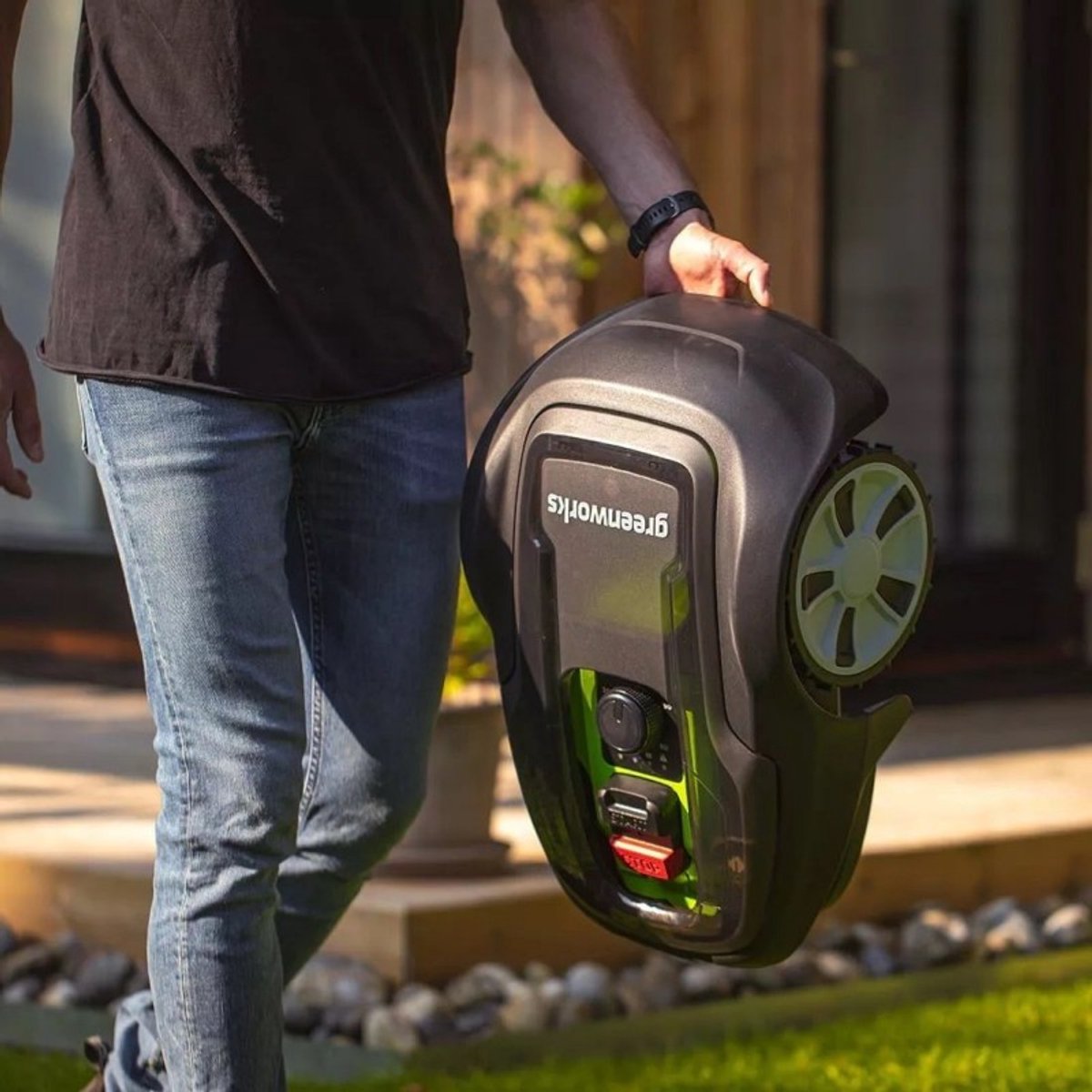 Afbeelding 3 van Greenworks Robotmaaier Optimow S, ideaal voor 300-mm Gazon, compleet met Accu & Laadstation
