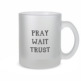 Christelijk Theeglas - Pray Wait Trust - DagelijkseBroodkruimels