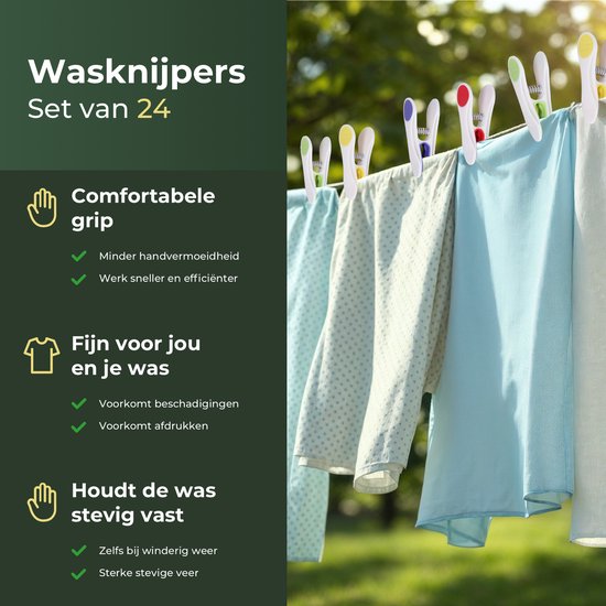 Gekleurde wasknijpers hangen aan een waslijn met kleding.