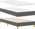 Gestoffeerd bedframe in donkergrijs met houten lattenbodem, matras en topmatras.