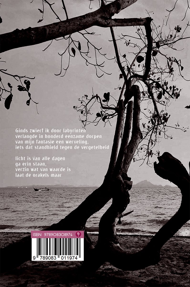 Achterpagina boek: Gedicht in het Nederlands, met silhouet van een boom, de zee en een boot.