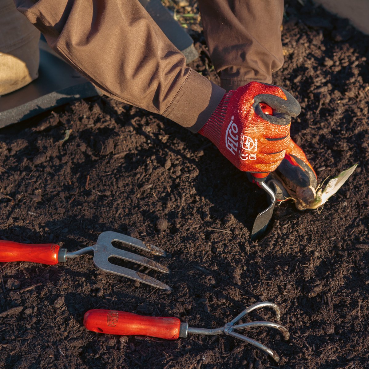 Felco 401 Garden Trowel - Ideal for Gardening and Planting in Beds