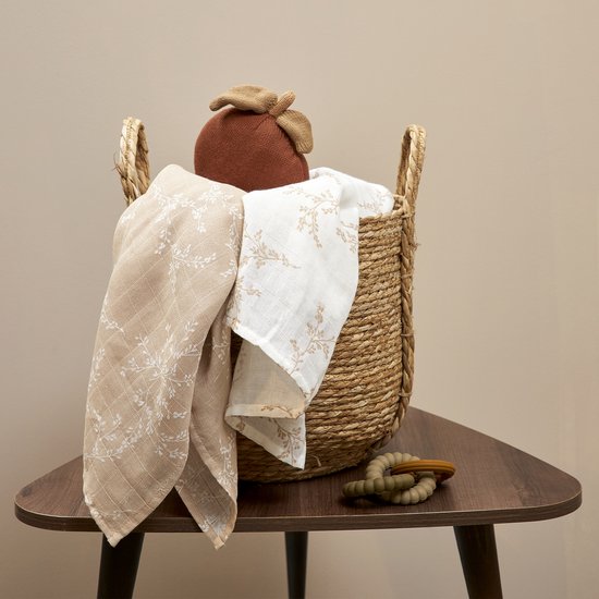 Meyco Baby Branches swaddle - 2-pack - hydrofiel - sand - 120x120cm van Meyco — afbeelding 4