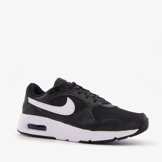 Zwarte Nike Air Max SC sneaker met witte Nike swoosh en witte zool met zichtbare air unit.