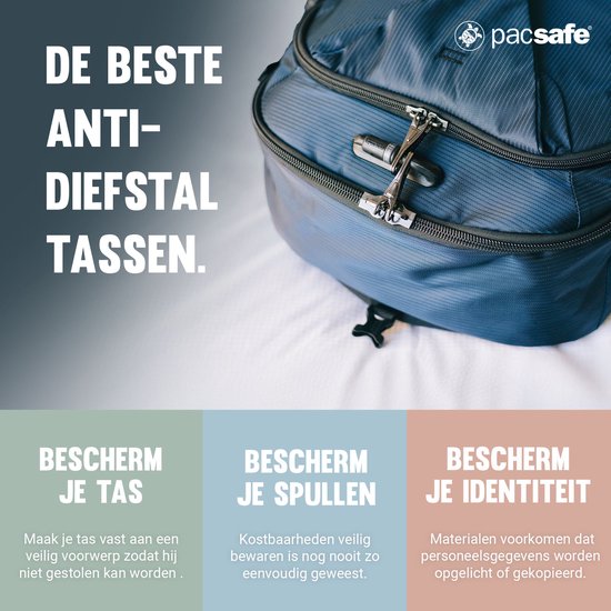 Blauwe Pacsafe rugzak met metalen ritsen en slot, getoond met tekst over anti-diefstal.