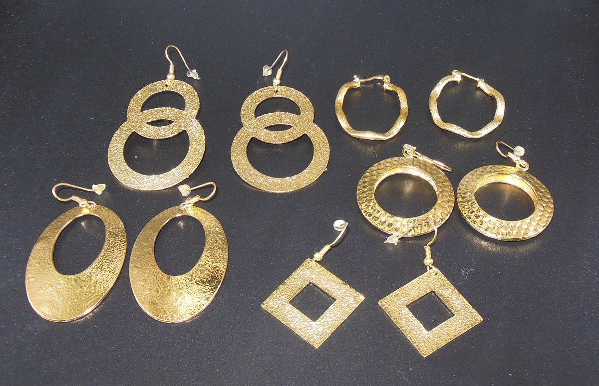 Oorbellen goud set van 5 stuks.