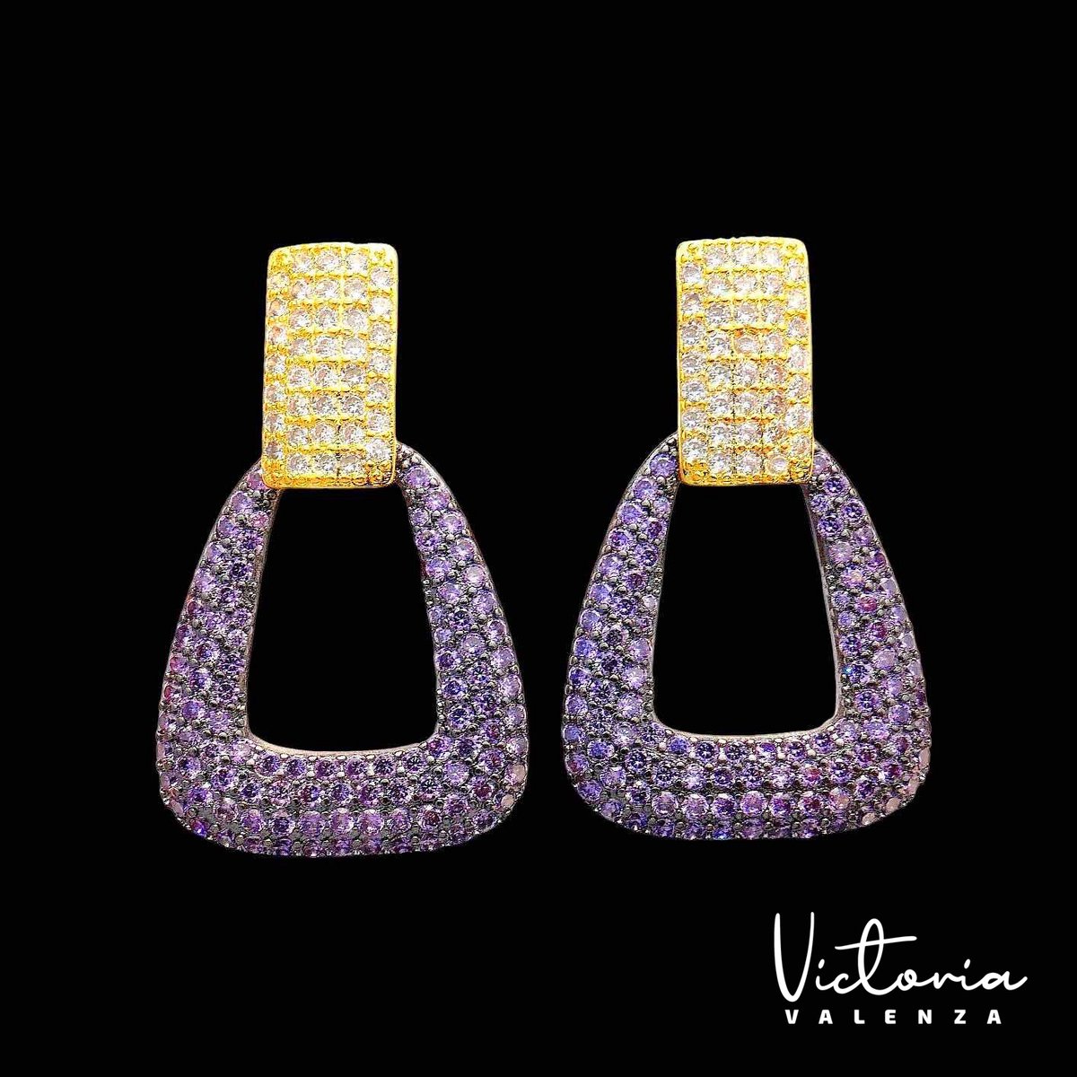 Victoria Valenza Saint-Tropez Luxe Oorbellen Dames Messing Oorhangers Dames Oorringen Paarse Steen Oorbellen - Goud kleurig - 1 Paar