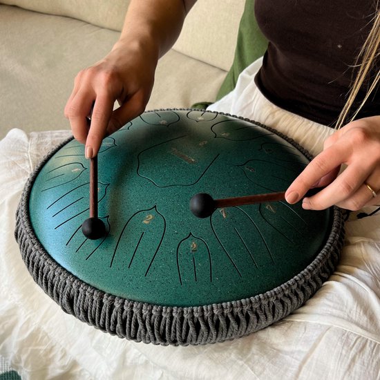 Orakl ® - Tongue Drum Elysium Zeegroen - Inclusief lesboek - Handpan ø 35 cm - Tongue Drum - Handpan Drum - Steel Tongue Drum - Klankschaal - Geluidstherapie van Orakl — afbeelding 4