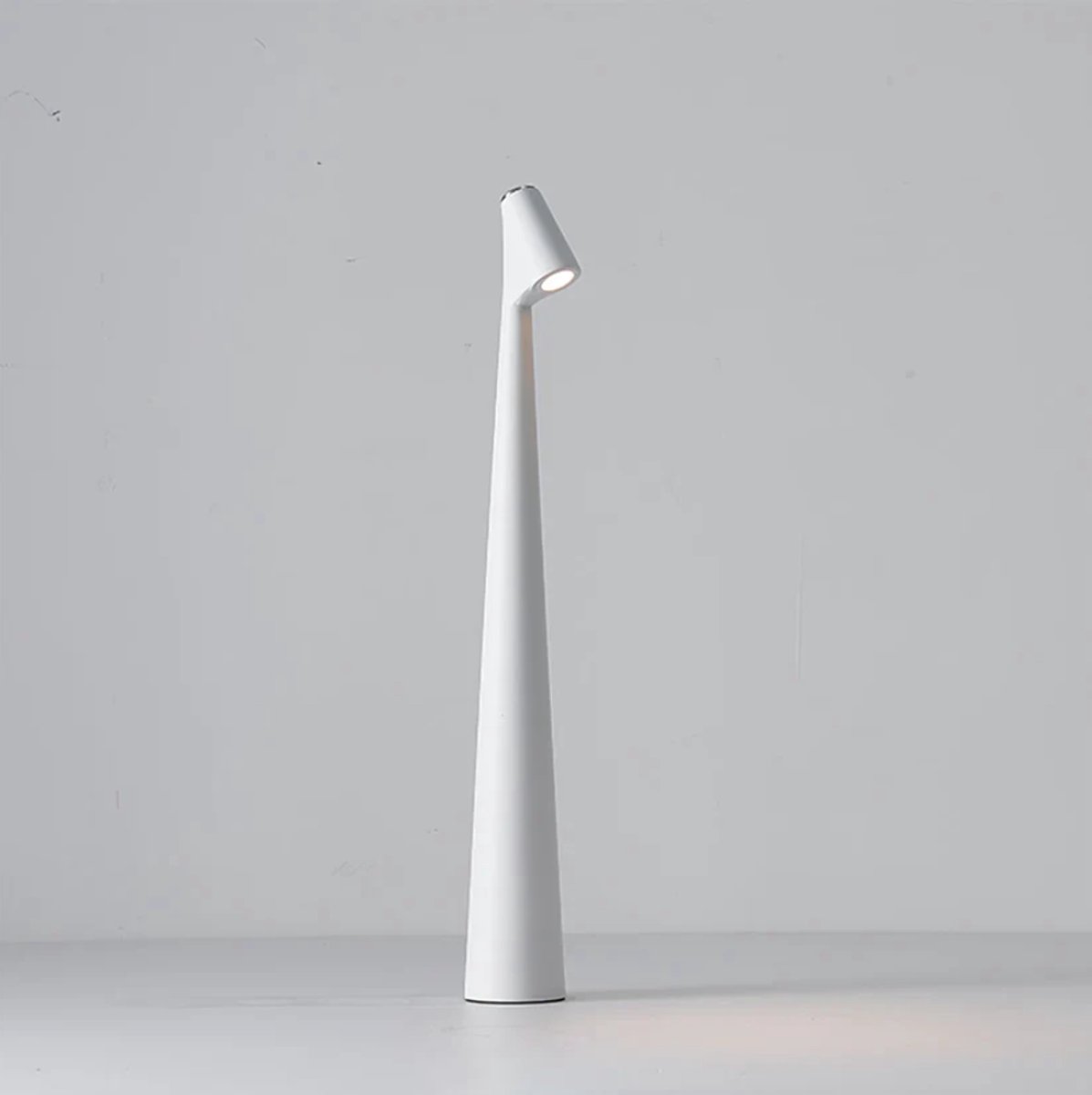Tafellamp - Pylon - Wit - USB-oplaadbaar - Bureaulamp - kantoorlamp - langwerpige lamp - slaapkamer - touch lamp - leeslamp