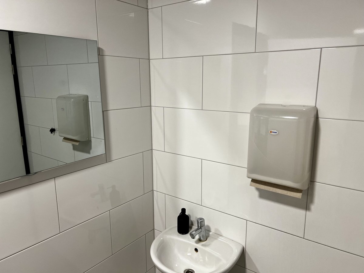 Infrarood Spiegelpaneel BST36M – 60x60 cm – Verwarmende Spiegel met Infrarood Technologie – Energiezuinig & Stijlvol voor Badkamer, Slaapkamer & Woonkamer – foto 3