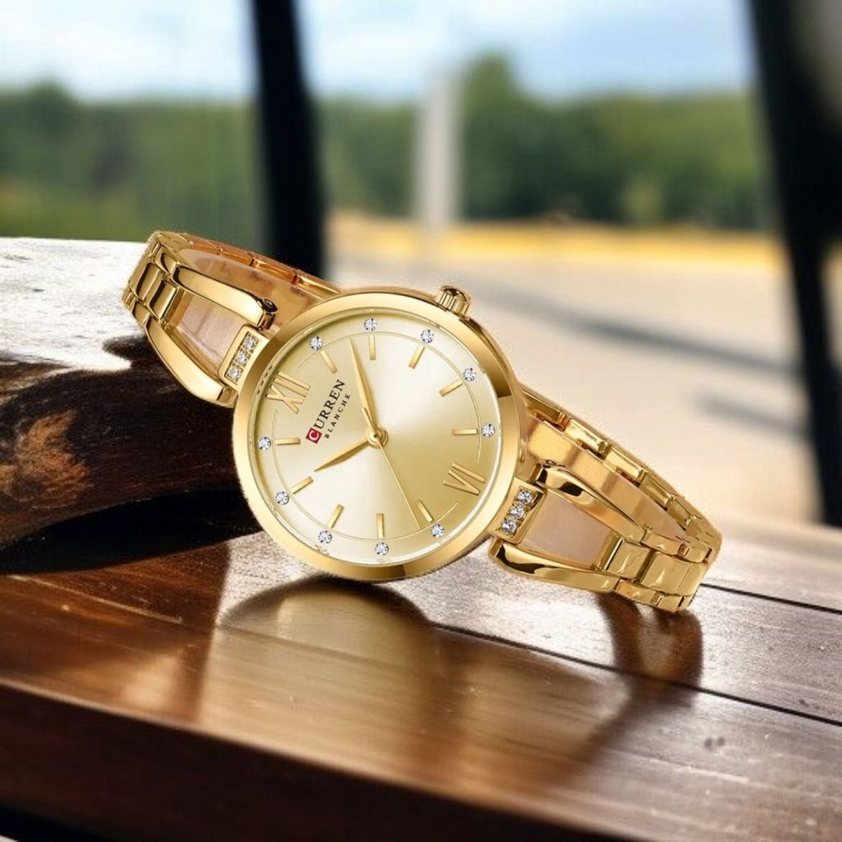 Luxe CURREN Dameshorloge Goudkleur met goudkleur wijzerplaat- Elegante Roestvrijstalen Horloge met Kristallen - Waterdicht 5 Kleuren