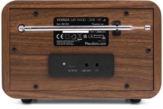 Achterkant radio met aansluitingen, antenne, typeaanduiding en CE-markeringen.