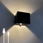 Leba Oplaadbare Wandlamp Kubus - Up & Down verlichting - Modern Design - Warm Wit Licht - Voor Binnen en Buiten (overdekt) - Eenvoudige Installatie - Draadloos - USB-C Oplaadbaar - Bewegingssensor - Zwart