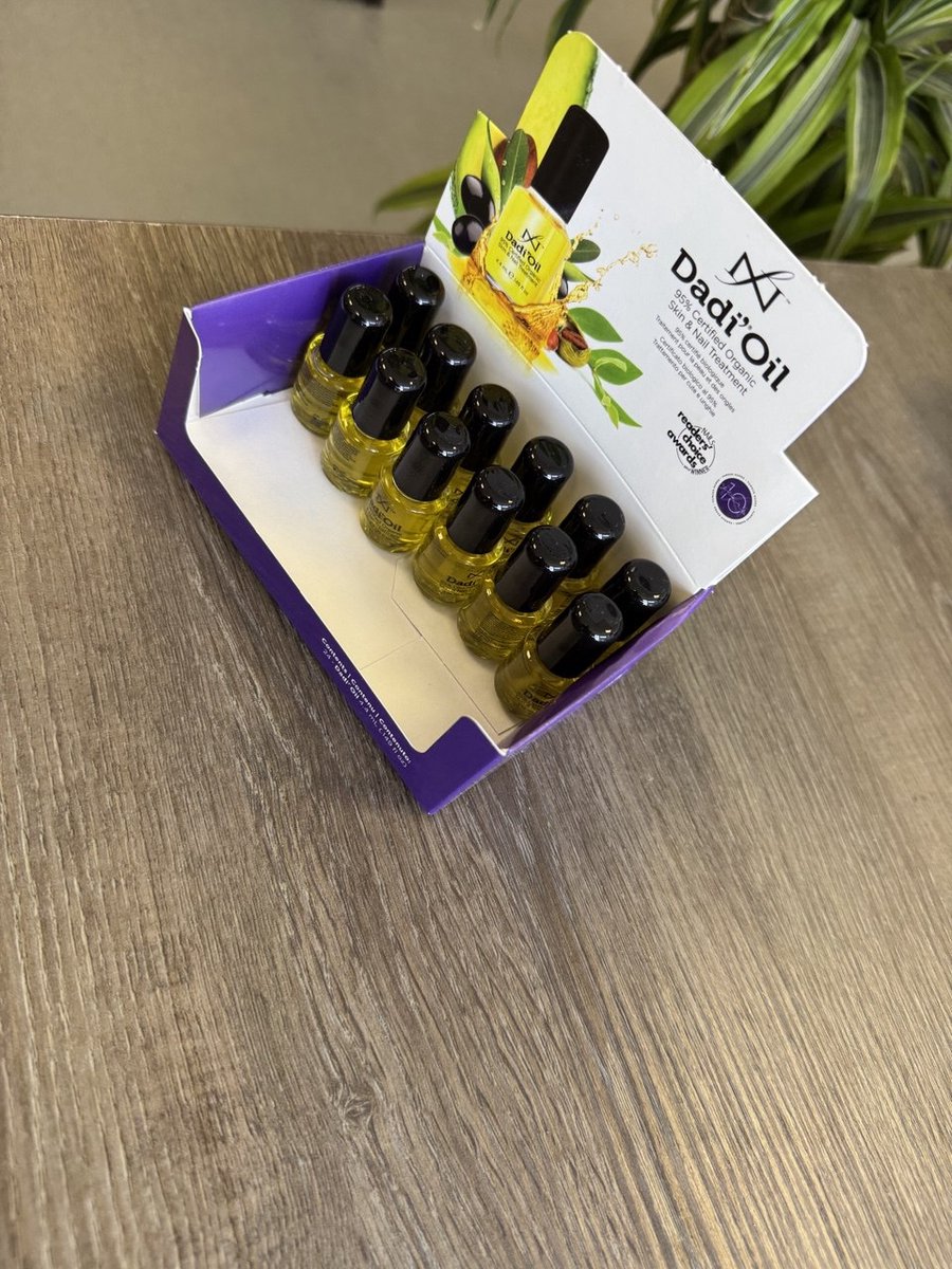 Famous Names - Dadi' Oil - 95% Organic - 12x 3.75 ml - Met gratis Dadi' Oil Display / Box - Nagelriemverzorging - Tijdelijke Actie! Mooi presenteren!