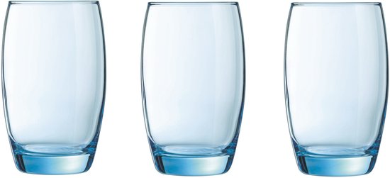 Drie lege, transparant blauwe drinkglazen met een slanke, gebogen vorm.