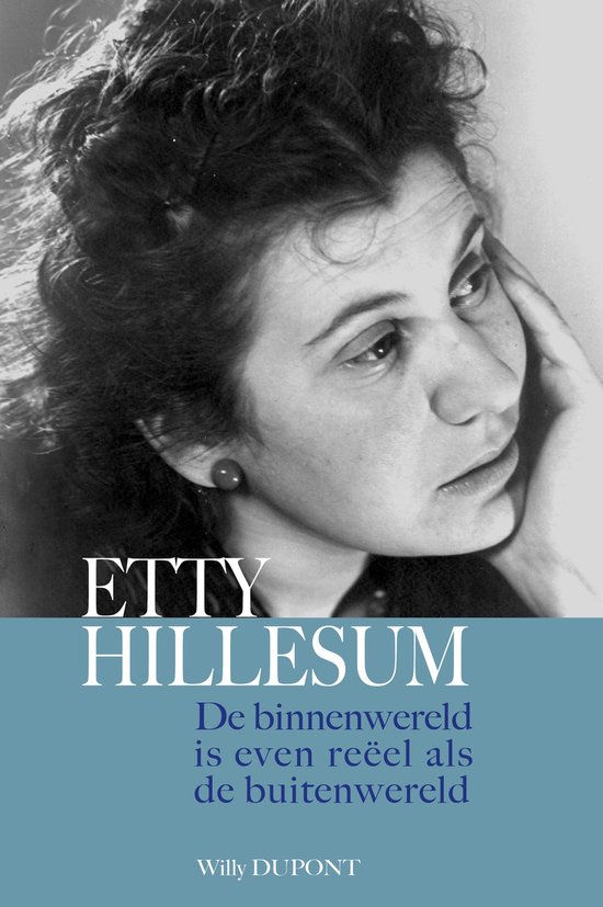 Portret van Etty Hillesum met tekst: Etty Hillesum. De binnenwereld is even reëel als de buitenwereld. Willy Dupont.