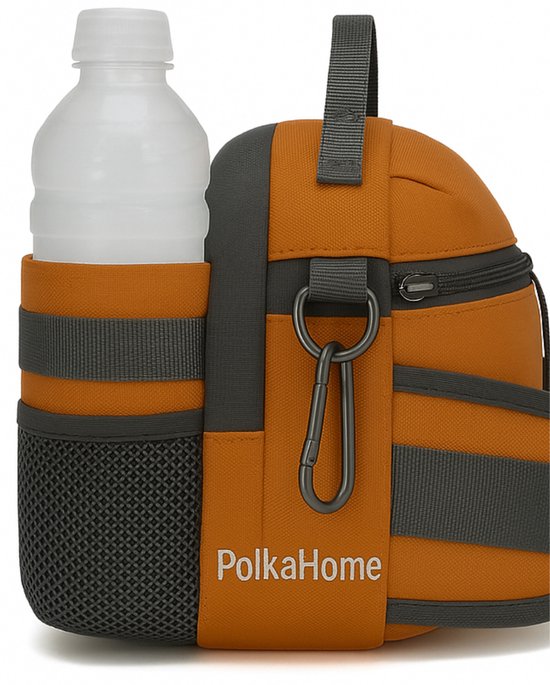 Oranje en grijze heuptas met een waterfles in het zijvak. Tekst: PolkaHome.