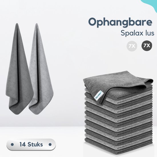 Deux serviettes suspendues en microfibre grise et une pile de chiffons en microfibre grise.