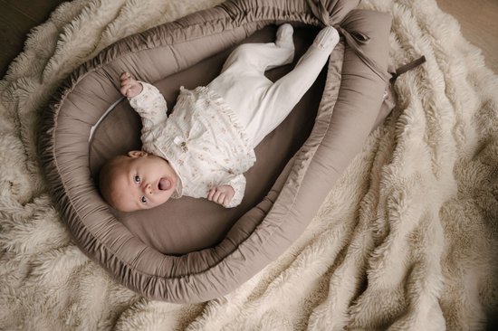 Babynest - taupe - Pure Baby Love - verstelbaar in grootte