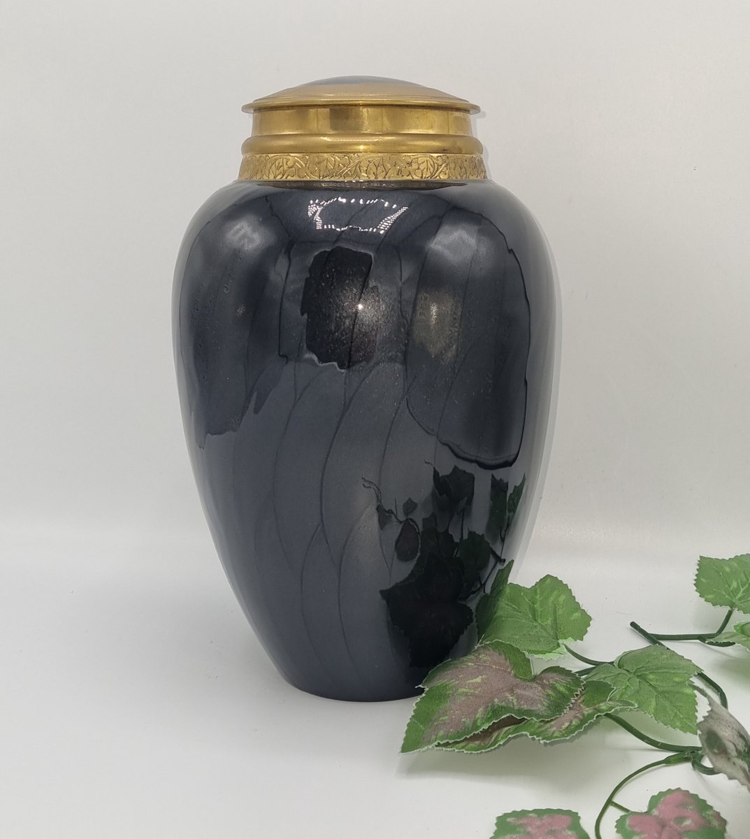 Urn - Messing - Brons gegraveerd - Zwart - Parel - 3,5 liter - Urn voor as